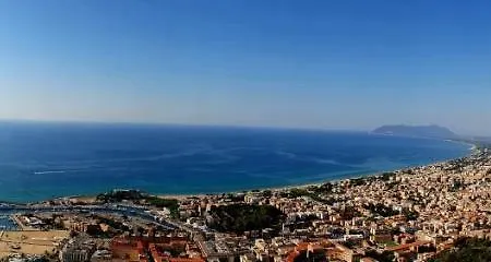 Leo Villa Terracine