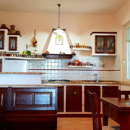 Leo Villa Terracina